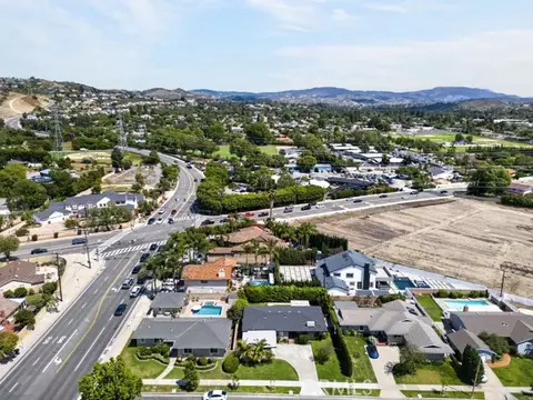 View/Area - 2077 N Mori, Orange, CA 92867 photo 11 of 12