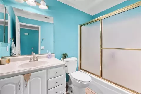 Bath - 395 S Tamarisk Ave, Rialto, CA 92376 photo 1 of 3