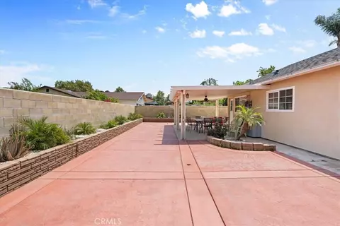 Exterior - 395 S Tamarisk Ave, Rialto, CA 92376 photo 2 of 2