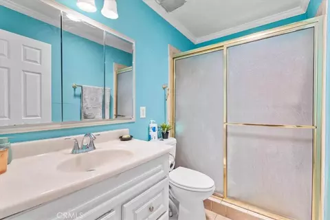 Bath - 395 S Tamarisk Ave, Rialto, CA 92376 photo 2 of 3