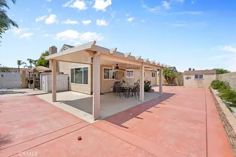Exterior - 395 S Tamarisk Ave, Rialto, CA 92376 photo 1 of 2