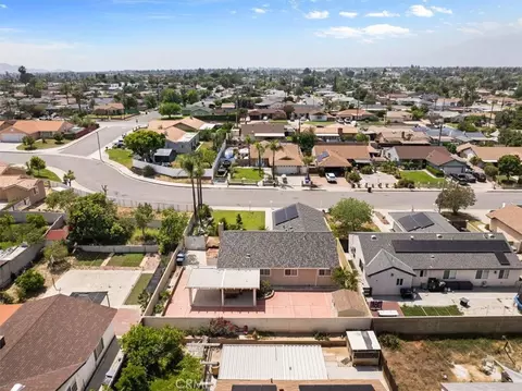 View/Area - 395 S Tamarisk Ave, Rialto, CA 92376 photo 4 of 5