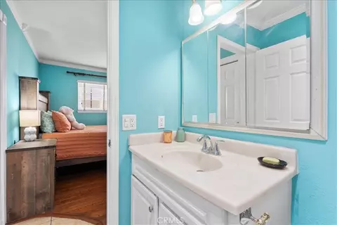 Bath - 395 S Tamarisk Ave, Rialto, CA 92376 photo 3 of 3