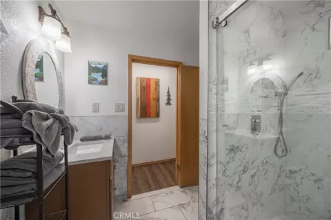 Bath - 42401 Avalon Rd, Big Bear Lake, CA 92315 photo 4 of 4