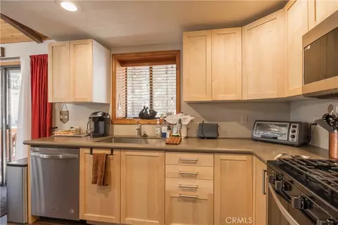 Kitchen - 42401 Avalon Rd, Big Bear Lake, CA 92315 photo 2 of 3