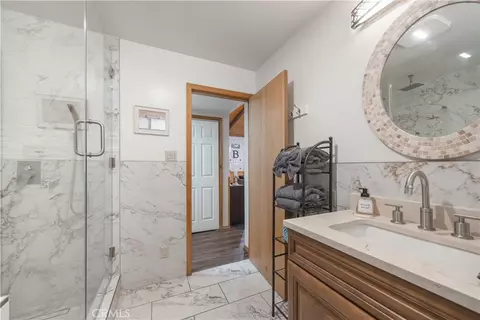 Bath - 42401 Avalon Rd, Big Bear Lake, CA 92315 photo 2 of 4