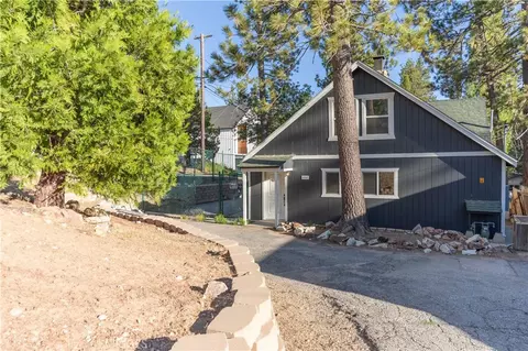 40265 Mahanoy Ln, Big Bear Lake, CA 92315