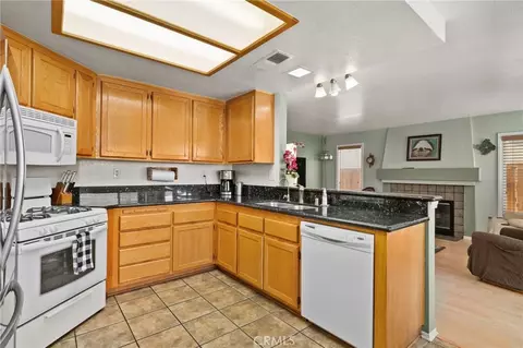 Kitchen - 31056 Moss, Mentone, CA 92359 photo 3 of 4