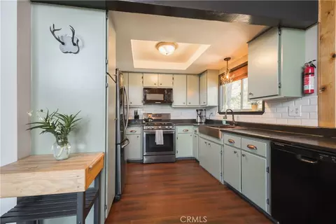 Kitchen - 164 Birchwood Dr, Lake Arrowhead, CA 92352 photo 4 of 4