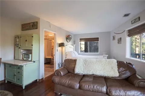 Bedroom - 164 Birchwood Dr, Lake Arrowhead, CA 92352 photo 8 of 9