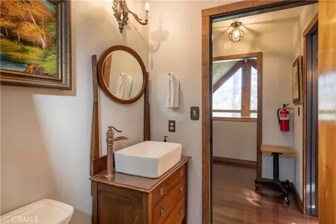 Bath - 164 Birchwood Dr, Lake Arrowhead, CA 92352 photo 2 of 4