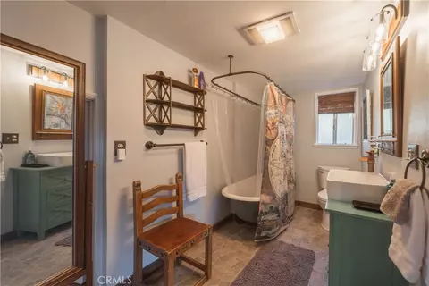 Bath - 164 Birchwood Dr, Lake Arrowhead, CA 92352 photo 4 of 4