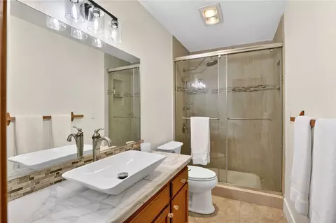 Bath - 172 N Fairway, Lake Arrowhead, CA 92352 photo 2 of 4