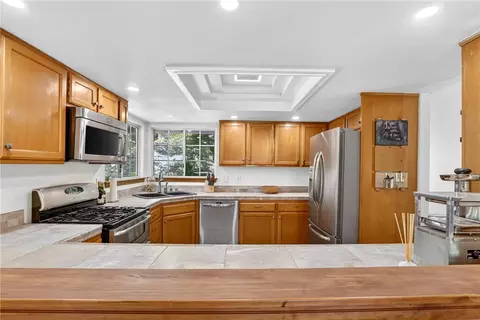 Kitchen - 172 N Fairway, Lake Arrowhead, CA 92352 photo 1 of 3