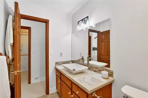 Bath - 172 N Fairway, Lake Arrowhead, CA 92352 photo 3 of 4