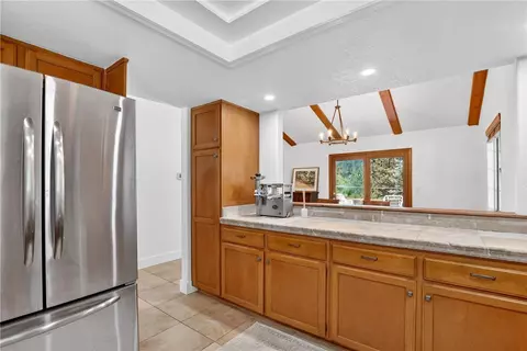 Kitchen - 172 N Fairway, Lake Arrowhead, CA 92352 photo 3 of 3