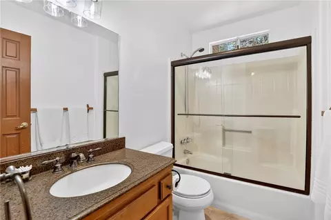 Bath - 172 N Fairway, Lake Arrowhead, CA 92352 photo 4 of 4