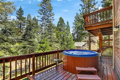 Exterior - 172 N Fairway, Lake Arrowhead, CA 92352 photo 8 of 14