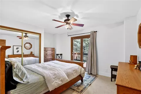 Bedroom - 172 N Fairway, Lake Arrowhead, CA 92352 photo 5 of 7