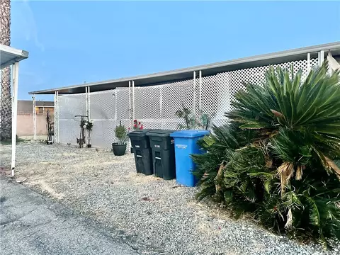 332 N Lyon Ave #32, Hemet, CA 92543