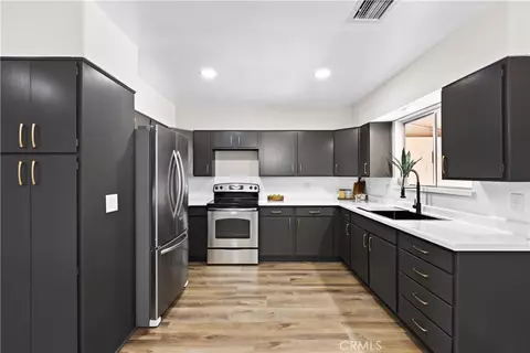 Kitchen - 621 S Palm Ave #E, Hemet, CA 92543 photo 4 of 5