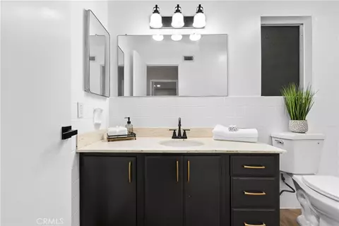 Bath - 621 S Palm Ave #E, Hemet, CA 92543 photo 2 of 3