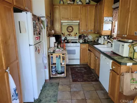 Kitchen - 22726 Ponderosa Dr, Crestline, CA 92325 photo 1 of 1
