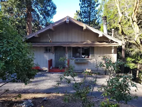 22726 Ponderosa Dr, Crestline, CA 92325