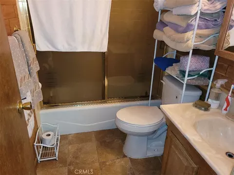 Bath - 22726 Ponderosa Dr, Crestline, CA 92325 photo 1 of 2