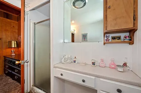 Bath - 695 Arth Dr, Crestline, CA 92325 photo 3 of 4