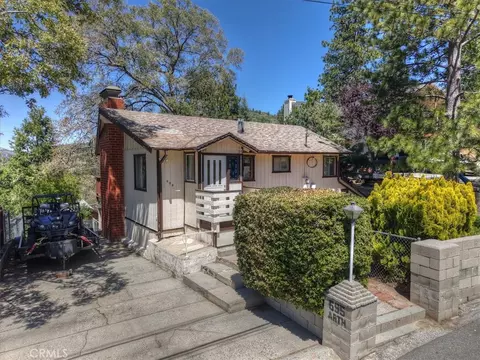 Exterior - 695 Arth Dr, Crestline, CA 92325 photo 2 of 15