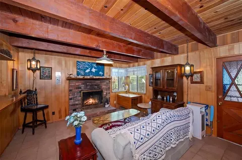 Living - 695 Arth Dr, Crestline, CA 92325 photo 7 of 9