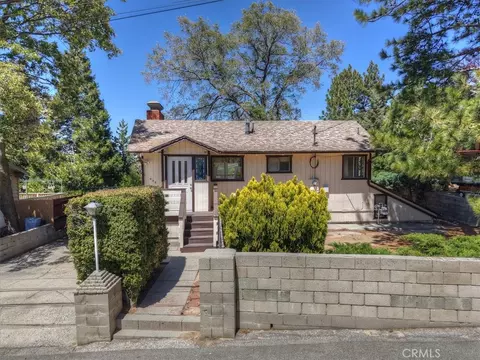 Exterior - 695 Arth Dr, Crestline, CA 92325 photo 3 of 15