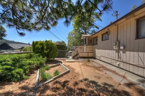 Exterior - 695 Arth Dr, Crestline, CA 92325 photo 14 of 15