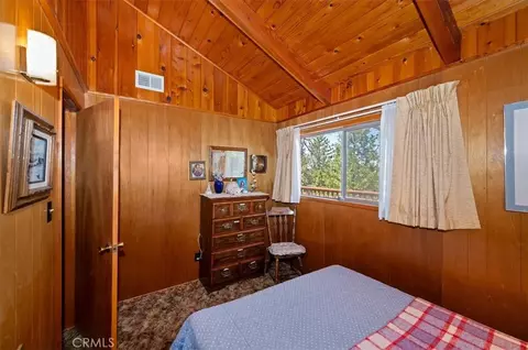 Bedroom - 695 Arth Dr, Crestline, CA 92325 photo 2 of 7