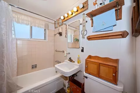Bath - 695 Arth Dr, Crestline, CA 92325 photo 1 of 4