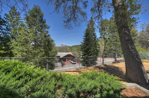 Exterior - 695 Arth Dr, Crestline, CA 92325 photo 10 of 15