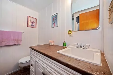 Bath - 695 Arth Dr, Crestline, CA 92325 photo 2 of 4