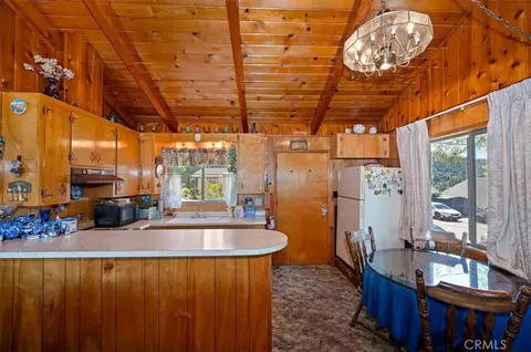 Kitchen - 695 Arth Dr, Crestline, CA 92325 photo 1 of 5