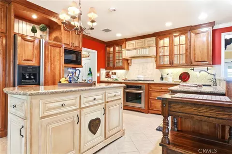 Kitchen - 12568 Bryant, Yucaipa, CA 92399 photo 4 of 6