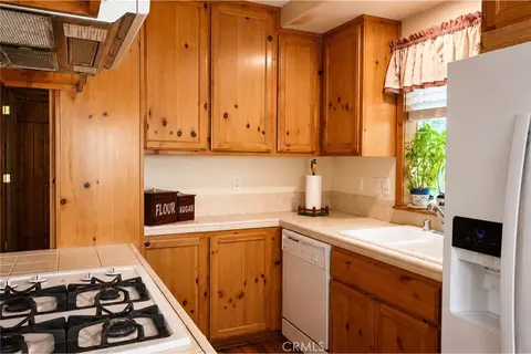 Kitchen - 791 Arth, Crestline, CA 92325 photo 2 of 4