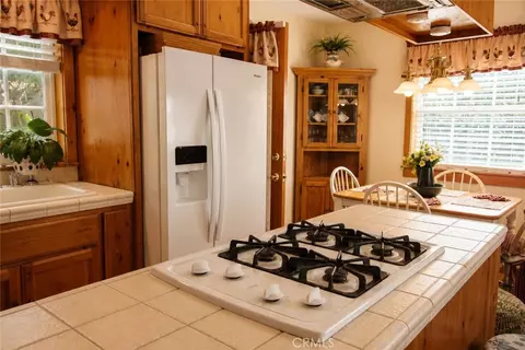 Kitchen - 791 Arth, Crestline, CA 92325 photo 3 of 4