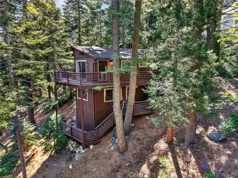 526 Rose Ln, Twin Peaks, CA 92391