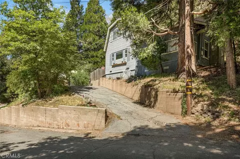 482 Zuger Ct, Crestline, CA 92325
