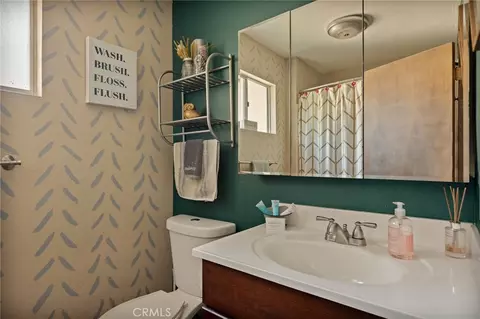 Bath - 24096 Altdorf, Crestline, CA 92325 photo 2 of 3