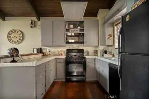 Kitchen - 24096 Altdorf, Crestline, CA 92325 photo 1 of 3