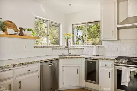 Kitchen - 1204 Yellowstone, Lake Arrowhead, CA 92352 photo 3 of 3