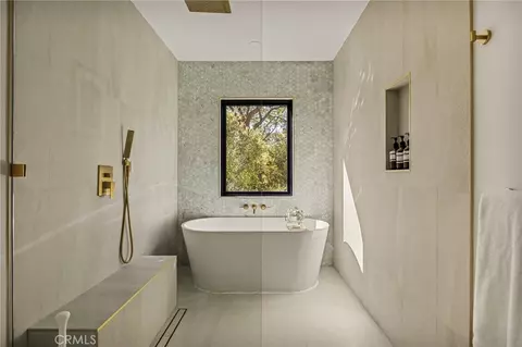 Bath - 1204 Yellowstone, Lake Arrowhead, CA 92352 photo 3 of 4