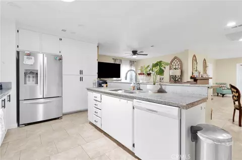 Kitchen - 21998 Biloxi Rd, Apple Valley, CA 92307 photo 3 of 4
