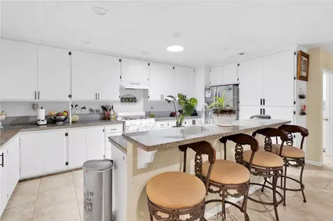 Kitchen - 21998 Biloxi Rd, Apple Valley, CA 92307 photo 1 of 4